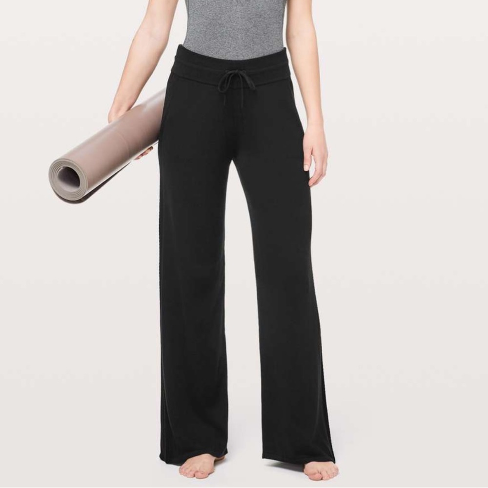 LULULEMON wide leg cozy sweats *black*